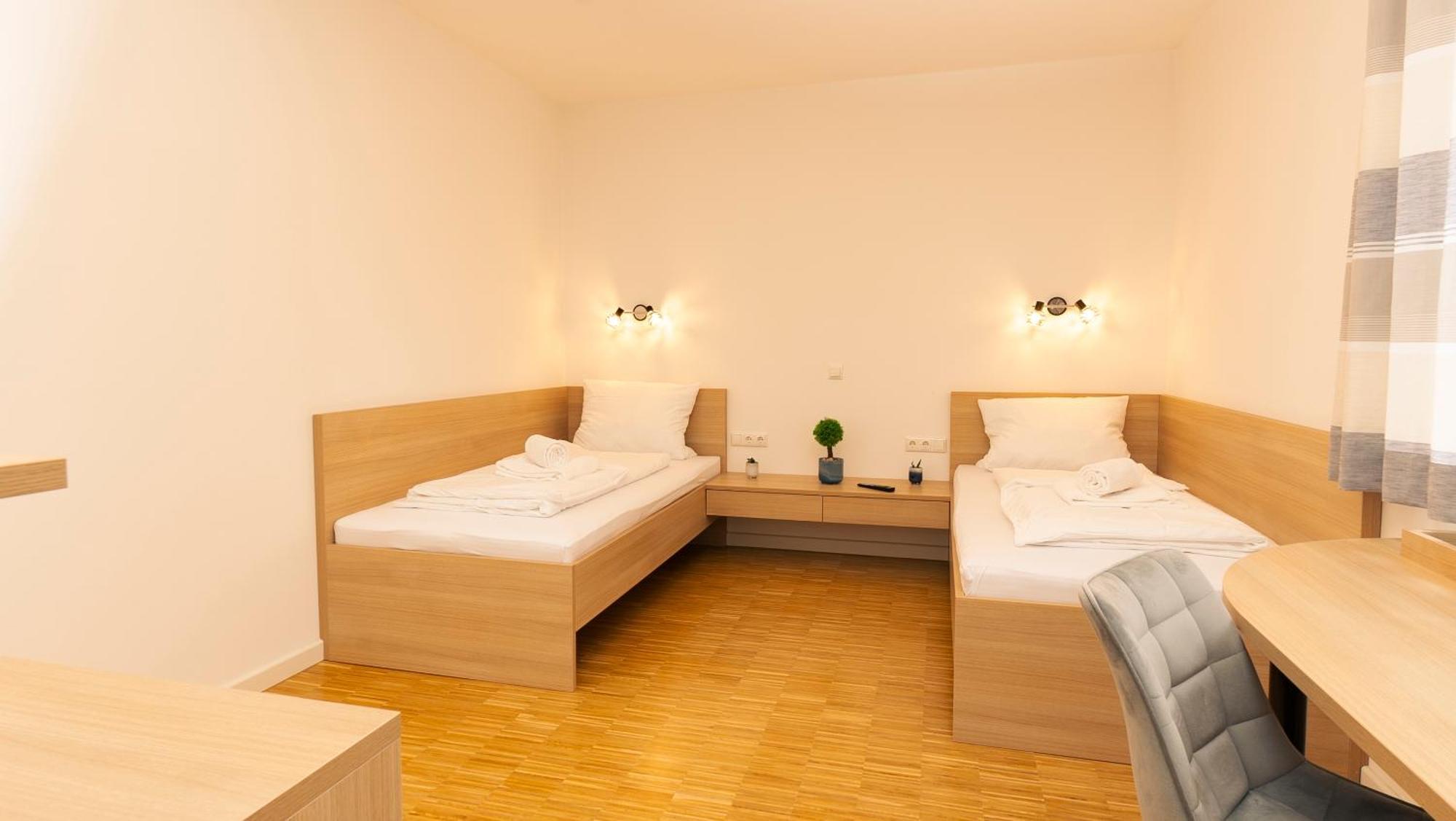 Henrys Sleeping Am Augsburger Eiskanal Exteriör bild